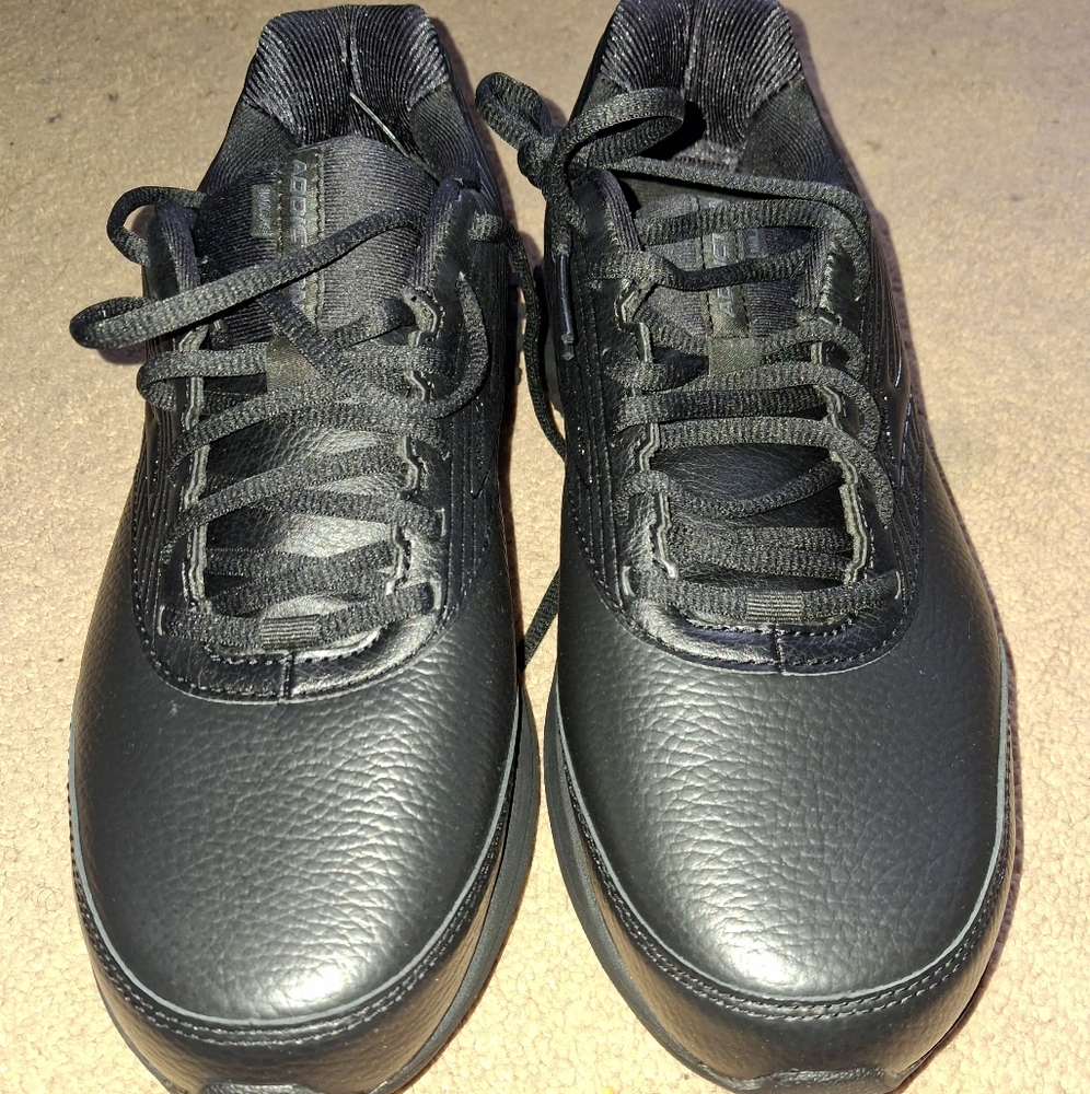 Brooks Black Sneakers with Lace-Up Design